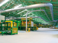 国産材を使用する合板工場の整備：合板工場内部