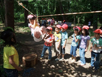 遊々の森（山形県酒田市）における森林環境教育：森林の中で遊ぶ子どもたち